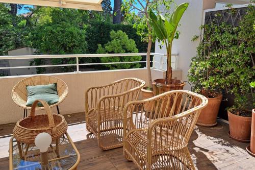 Foto Bright and Stylish in City Center 2 Bedrooms 1