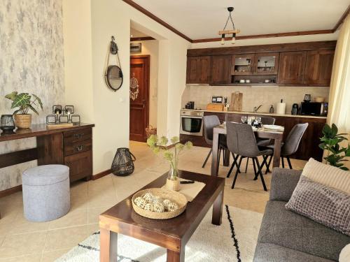 O bucătărie sau chicinetă la Cozy apartment in luxury SPA resort St Ivan Rilski Bansko -free wellness & parking-