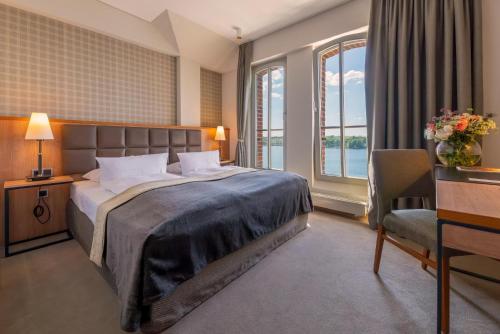 Ένα ή περισσότερα κρεβάτια σε δωμάτιο στο Hotel Speicher am Ziegelsee
