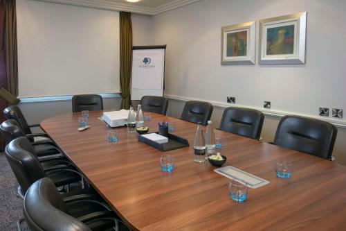 El área de trabajo o centro de convenciones de DoubleTree by Hilton Stratford-upon-Avon, United Kingdom