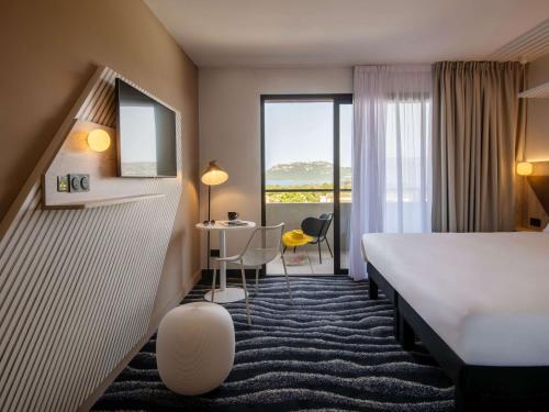 Postel nebo postele na pokoji v ubytování ibis Styles Porto Vecchio