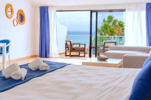 a hotel room with a bed with towels on it at Hotel LIVVO Budha Beach in Santa Maria