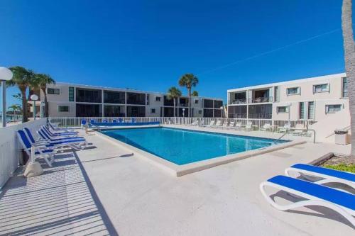 Πισίνα στο ή κοντά στο Stylish Angler's Retreat, Poolside & Ocean Access #16