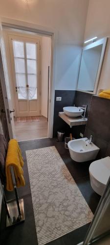a bathroom with two toilets and a sink at Suite Arianna in Cannobio