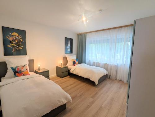 a bedroom with two beds and a window at Monteur Atelier in Marl