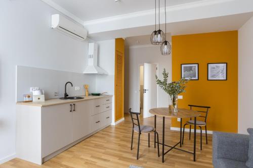 Apartment KeyGo #0065 is the key to a comfortable location