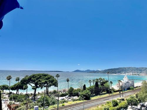 Luxury sea view YourHostHelper