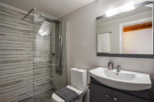 Old Town Loft with Sea View Roof Terrace and Private Parking