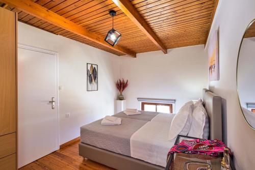 Old Town Loft with Sea View Roof Terrace and Private Parking