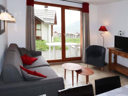 Chalet mitoyen aux Orres 1800 avec piscine, sauna, hammam, parking et prestations incluses - FR-1-322-102