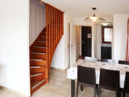 Chalet mitoyen aux Orres 1800 avec piscine, sauna, hammam, parking et prestations incluses - FR-1-322-102