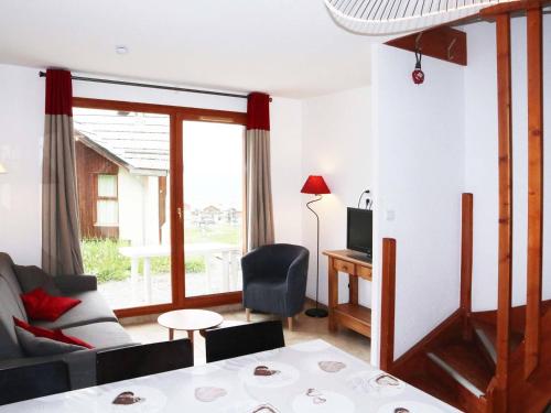Chalet mitoyen aux Orres 1800 avec piscine, sauna, hammam, parking et prestations incluses - FR-1-322-102