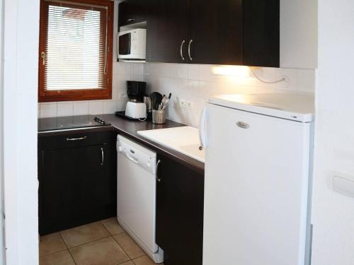 Chalet mitoyen aux Orres 1800 avec piscine, sauna, hammam, parking et prestations incluses - FR-1-322-102