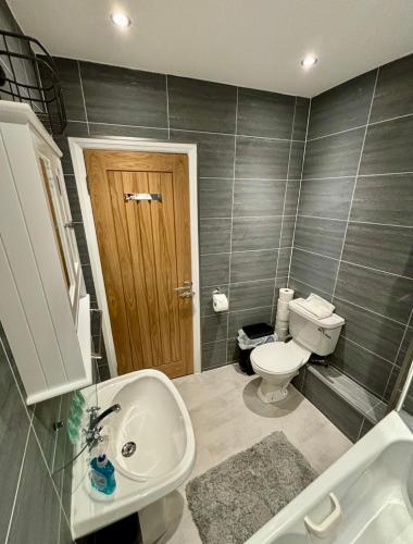 Sunshine on Leith. The River View Apartment! photo 4