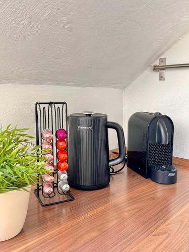 a kitchen counter with a coffee maker and a toaster at Ferienwohnung Seensucht Bostalsee in Gonnesweiler