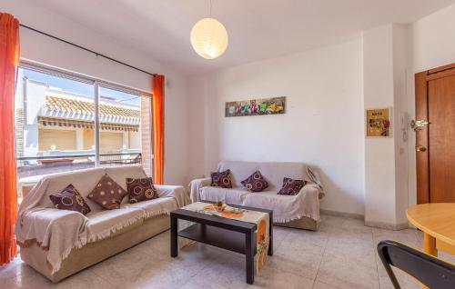 Χώρος καθιστικού στο 2 Bedroom Cozy Apartment In San Javier