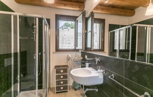 a bathroom with a sink and a shower at Oriental Muti in Chiaramonte Gulfi
