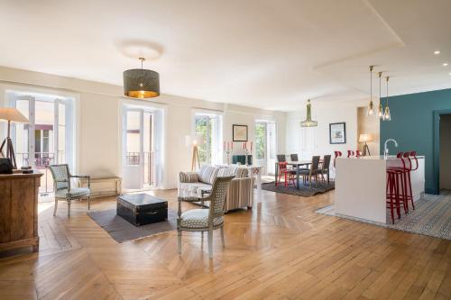 Sand - Renovated top floor apartment