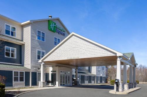 a hotel with a sign on the front of a building at Holiday Inn Express Hotel & Suites Freeport by IHG in Freeport