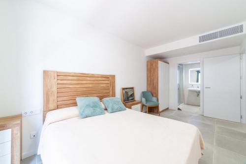 Postel nebo postele na pokoji v ubytování Calafell Seaside Escape