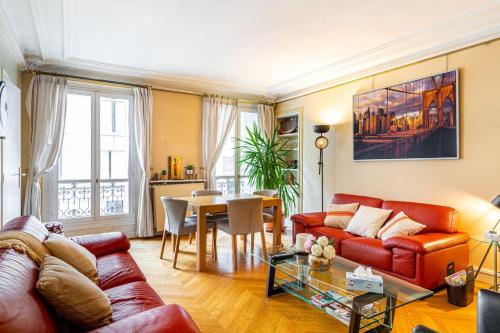 GuestReady - Arc de Triomphe Colorful Escape