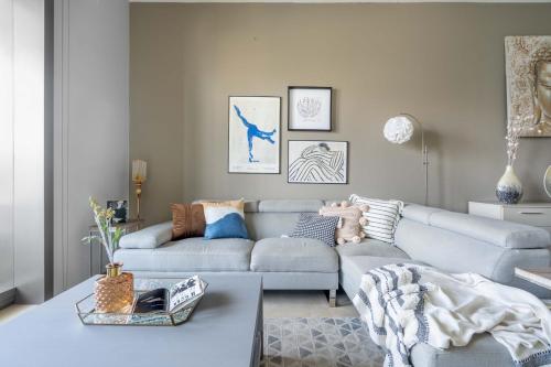 GuestReady – Golden hour in Dubai Marina