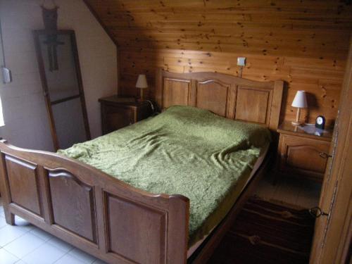 a bedroom with a large bed in a cabin at Haegedoorn in Koksijde