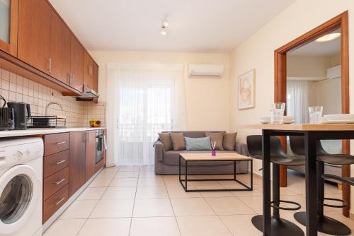 Comfort Stay - 3 min Walk to Beach & Town - III
