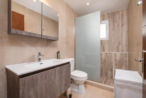 Comfort Stay - 3 min Walk to Beach & Town - III