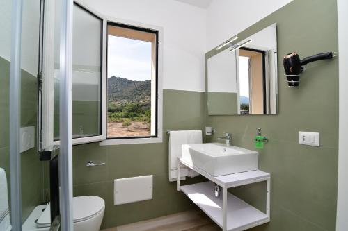 a bathroom with a sink and a mirror at Le Spiagge di San Teo in San Teodoro