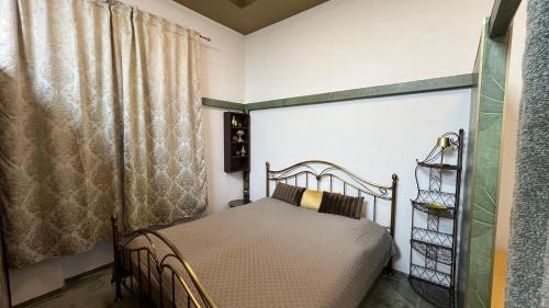 Un pat sau paturi într-o cameră la Appartment Rosengarten