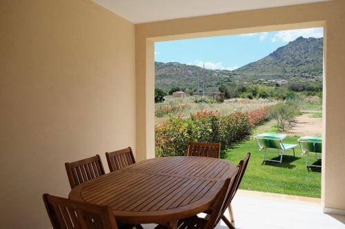 a dining room with a table and chairs and a window at Le Spiagge di San Teo in San Teodoro