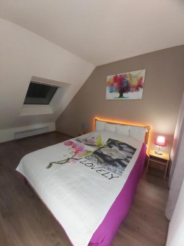 a bedroom with a bed with a white bedspread at Chez Swan et Yuliya in Mooslargue