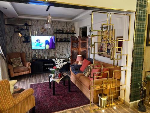 شقه فاخره بكمبوندبشارع التسعين القاهره الجديده