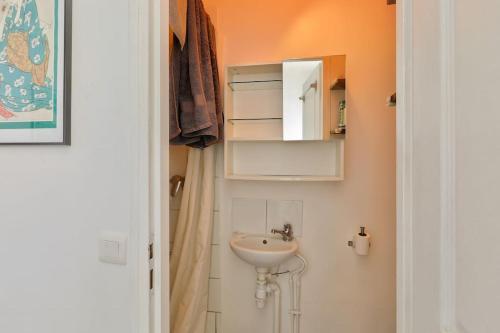 Studio w/view on Paris roof 2min to Metro Charonne