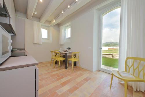 a kitchen and dining room with a table and a window at Agriturismo Biancarda in Massignano