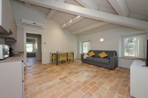 a living room with a couch and a table at Agriturismo Biancarda in Massignano