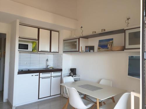 Appartement climatisé à 800m de la plage