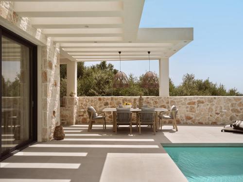 Bazén v ubytování Armela Villa, with Pool & Captivating Views, By ThinkVilla nebo v jeho okolí