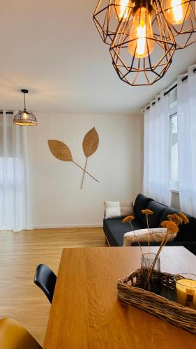 Χώρος καθιστικού στο AMAO Sepia - 86 m2 Apartment - Balcony - King-Size Beds - Free Parking - Near Europa-Park - Up to 12 Guests with 2 Units