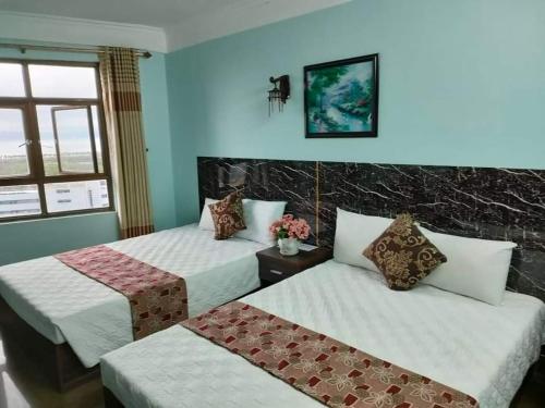 Postel nebo postele na pokoji v ubytování Hien Thuc Hotel