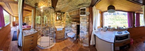Koupelna v ubytování Bivak 14 - Krásný malý apartmán pro milovníky skal a přírody