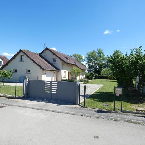 a fence in front of a house at les iris in Villevieux