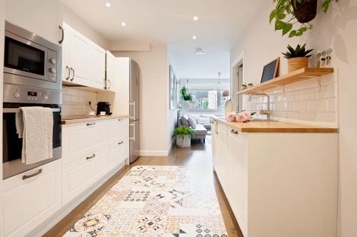 Heart of San Sebastian⎮Walk Score 99⎮3 Baths