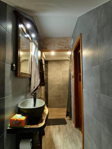 Ένα μπάνιο στο Villa Darija with Heated Pool
