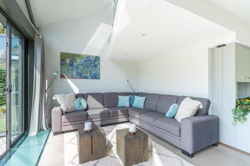 a living room with a couch and some pillows at Duynzoom 5 in De Koog