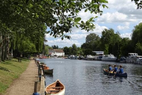 Φωτογραφία από το άλμπουμ του 1st Floor Riverview Duplex Flat With Parking στο Νόργουιτς