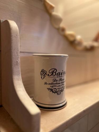 a cup sitting on top of a wooden shelf at domek Pluski in Pluski