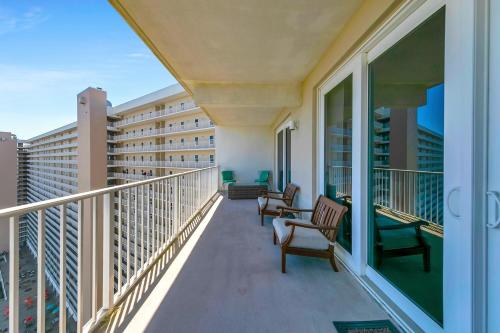 Laketown Wharf 1829 by Emerald Coast Retreats photo 3