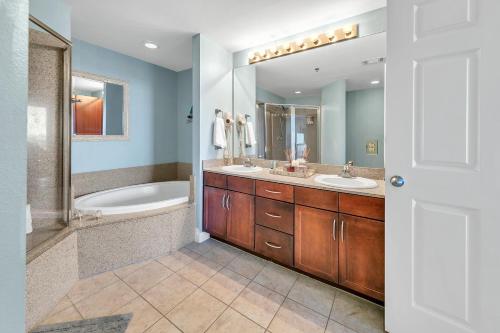 Laketown Wharf 1829 by Emerald Coast Retreats photo 23